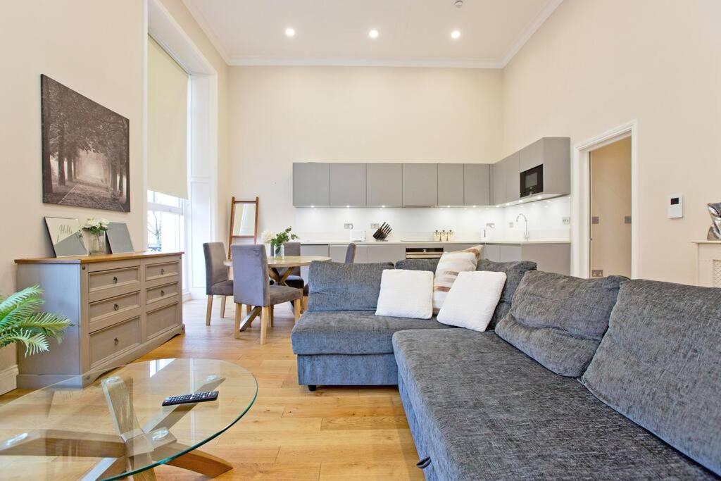 Appartamento 1 Bed Kensington Cromwell Flat With Balcony Number 4 Londra